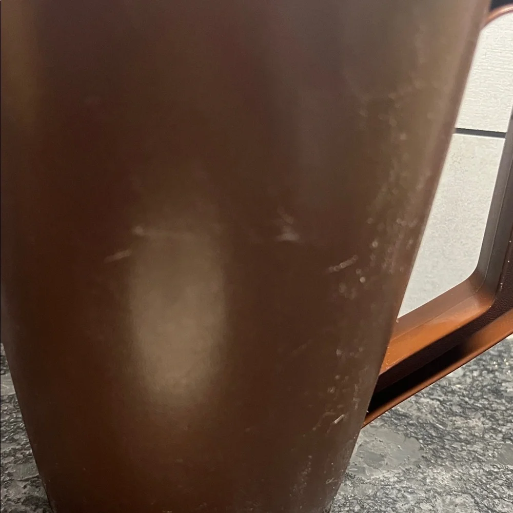 Tupperware 2 qt Brown Pitcher with Lid. Good condition